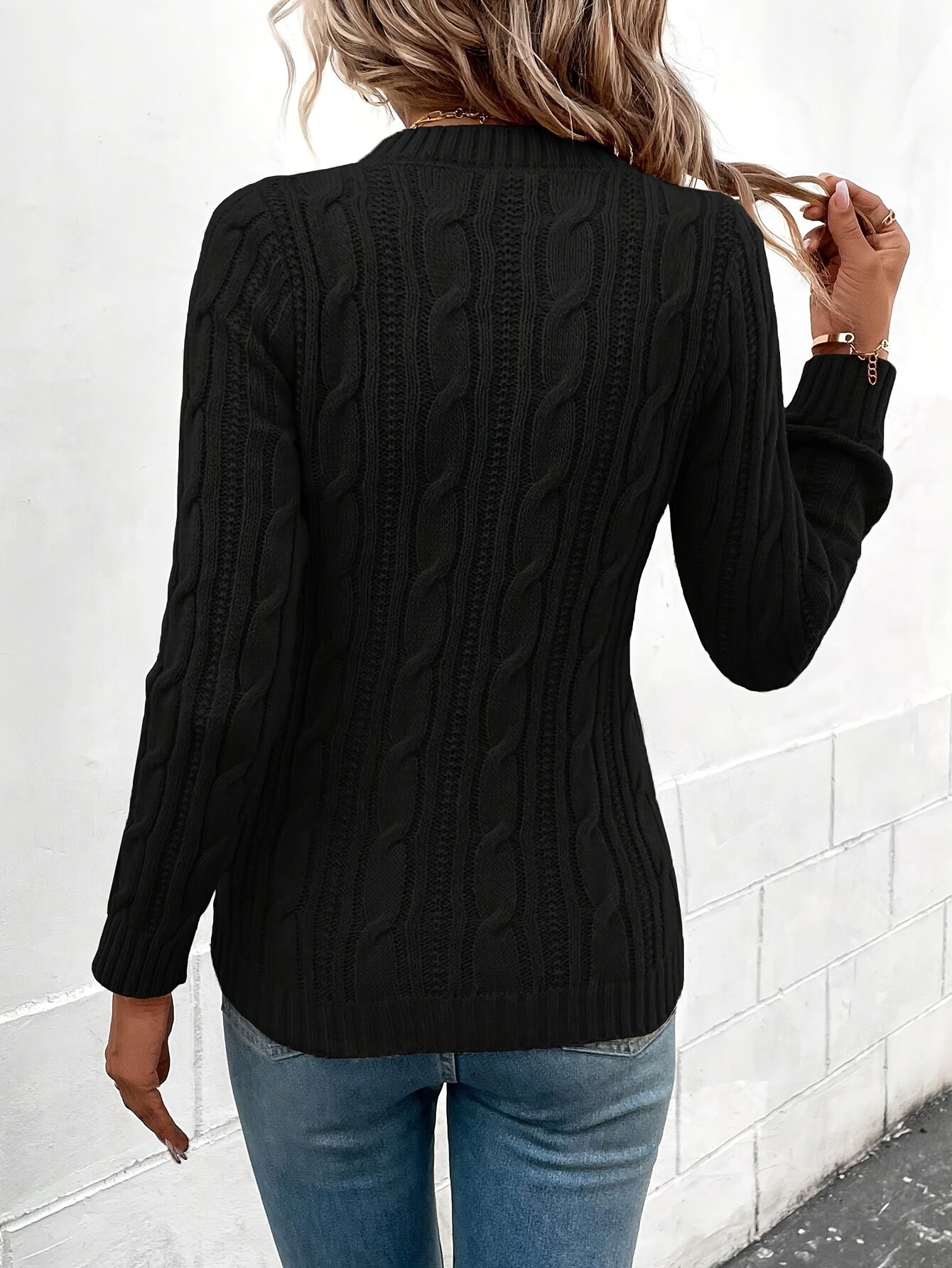 Cable Knit Crew Neck Slim Sweater