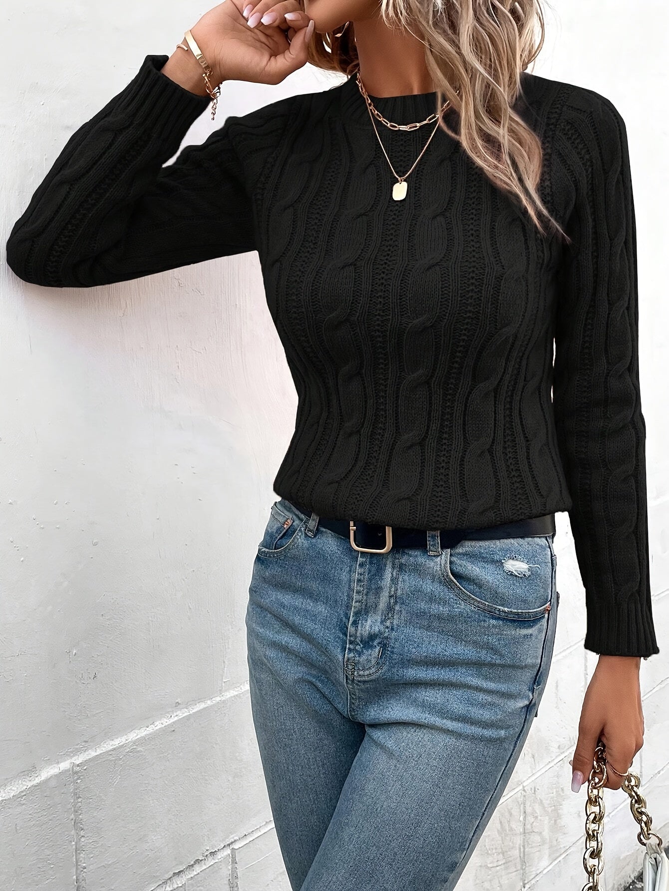 Cable Knit Crew Neck Slim Sweater